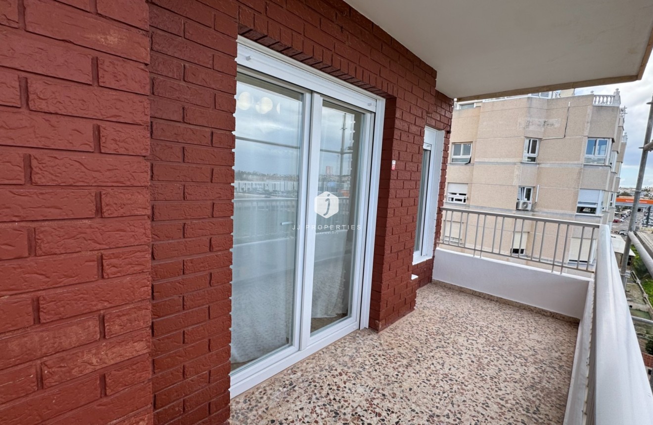 Resale - Apartment / flat -
Torrevieja - Costa Blanca