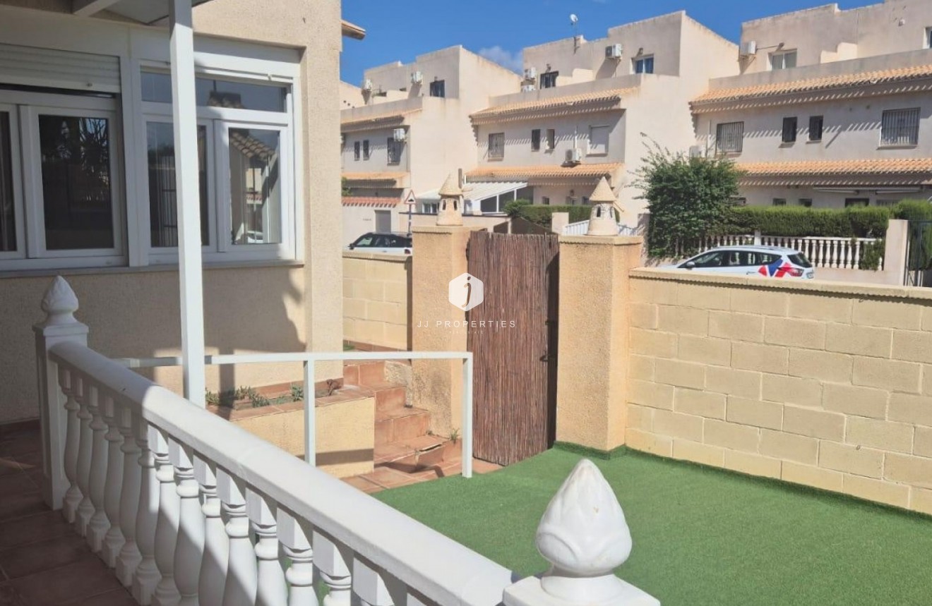 Resale - Chalet -
Orihuela Costa - Costa Blanca