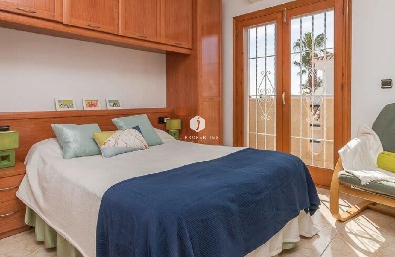 Resale - Chalet -
Orihuela Costa - Costa Blanca