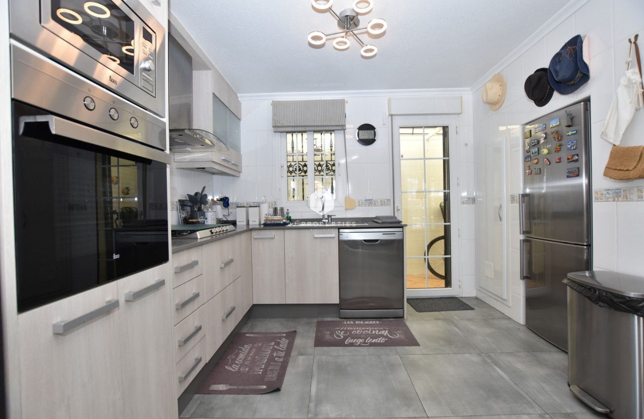 Resale - Villa -
Orihuela Costa - Costa Blanca