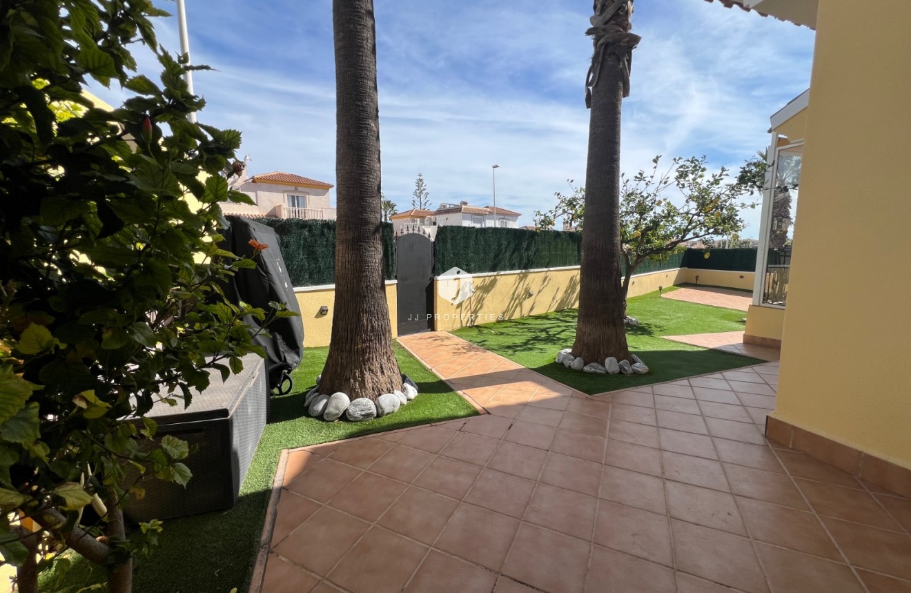 Resale - Villa -
Orihuela Costa - Costa Blanca