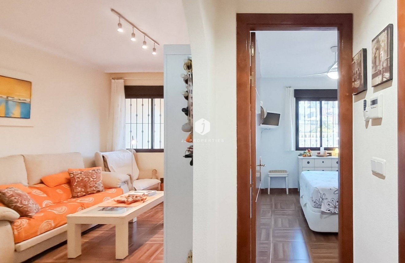 Resale - Apartment / flat -
Torrevieja - Parque Acuático - Sector 25