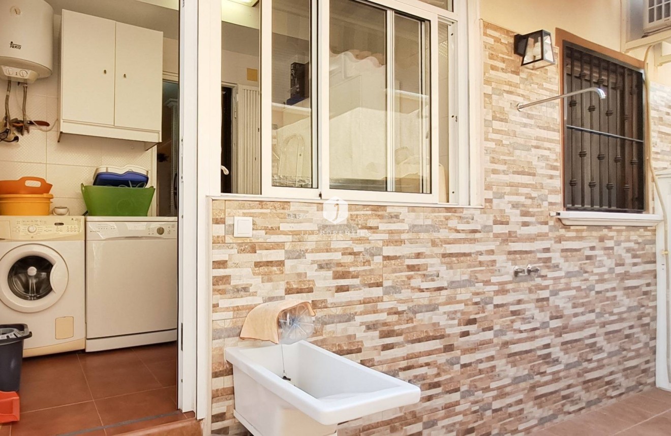 Resale - Apartment / flat -
Torrevieja - Parque Acuático - Sector 25