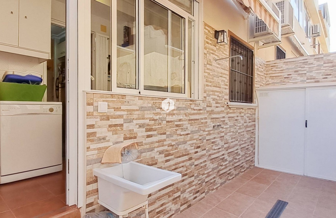 Resale - Apartment / flat -
Torrevieja - Parque Acuático - Sector 25