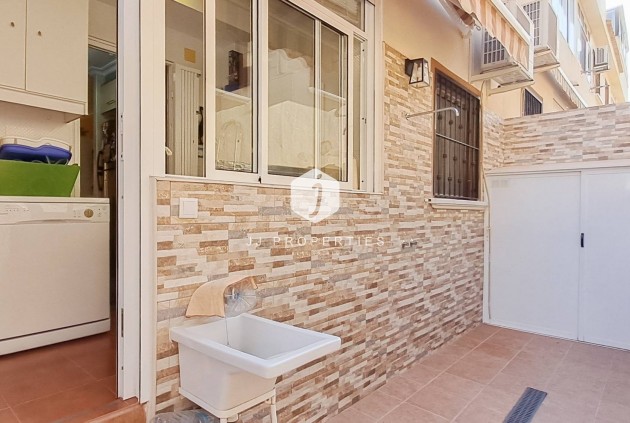 Resale - Apartment / flat -
Torrevieja - Parque Acuático - Sector 25