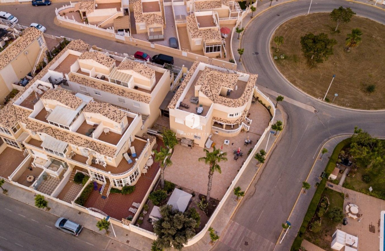 D'occasion - Villa -
Torrevieja - La Siesta - El Salado - Torreta