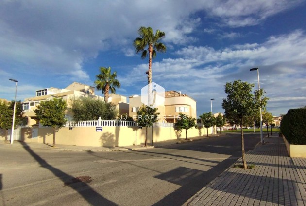 D'occasion - Villa -
Torrevieja - La Siesta - El Salado - Torreta