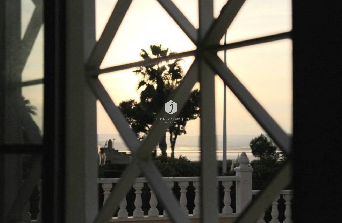 D'occasion - Villa -
Torrevieja - La Siesta - El Salado - Torreta