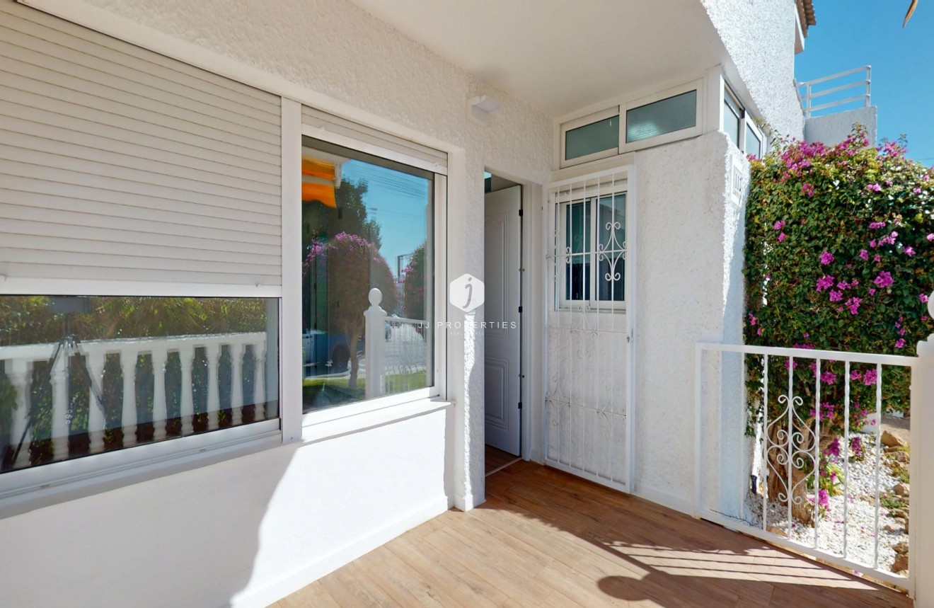 Resale - Bungalow -
Orihuela Costa - Costa Blanca