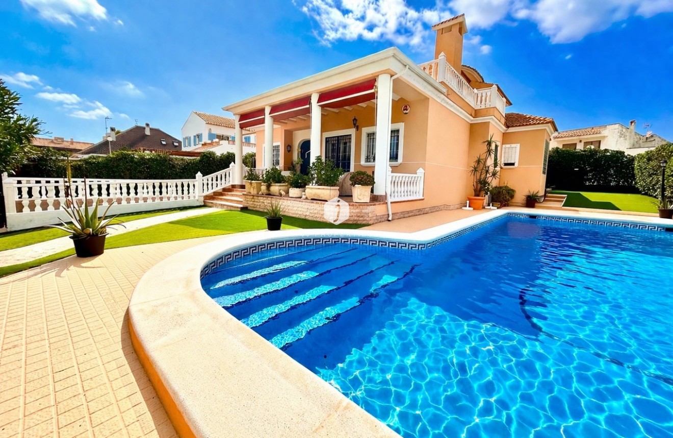 Resale - Villa -
La Mata - Costa Blanca