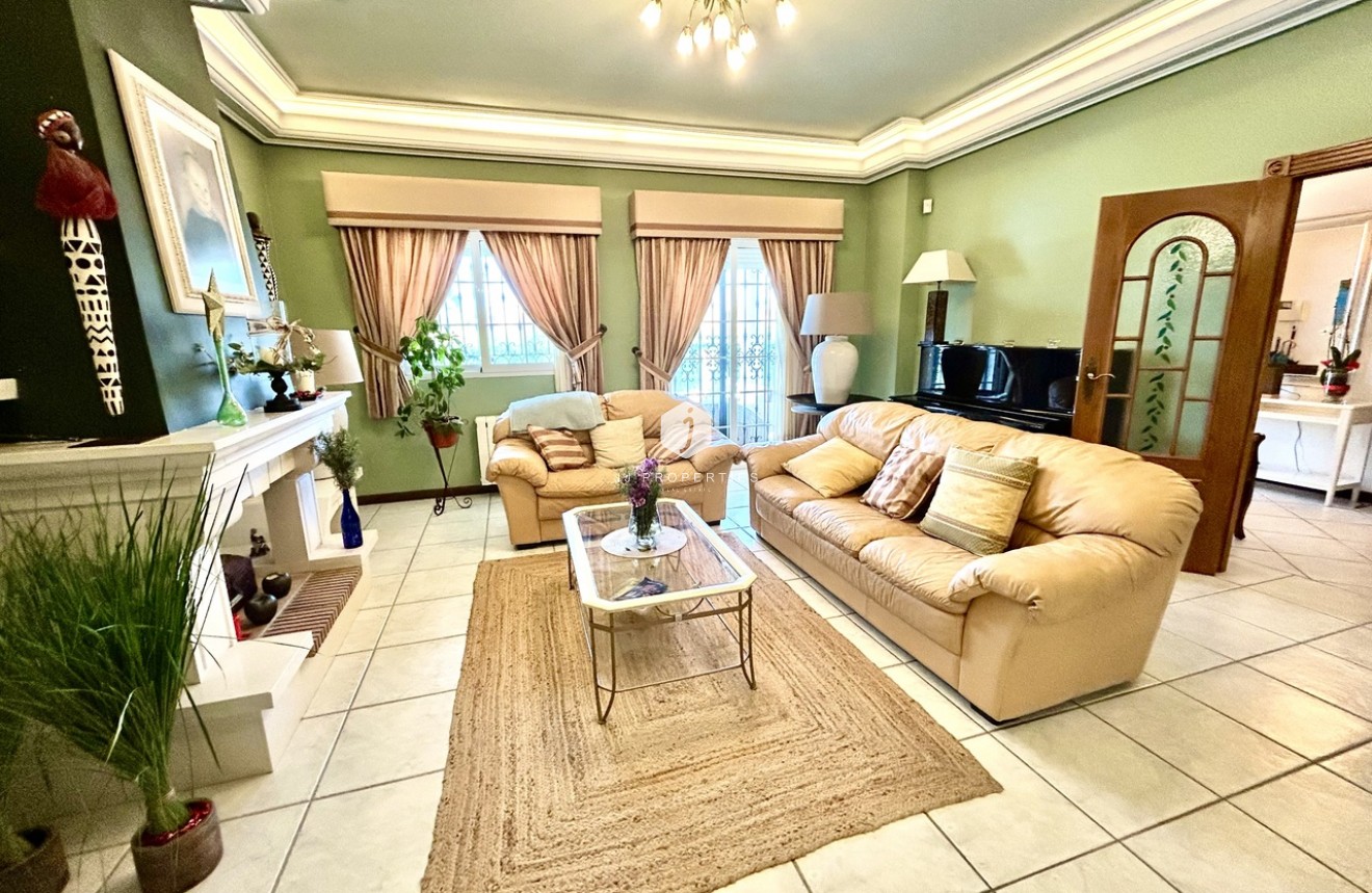 Resale - Villa -
La Mata - Costa Blanca