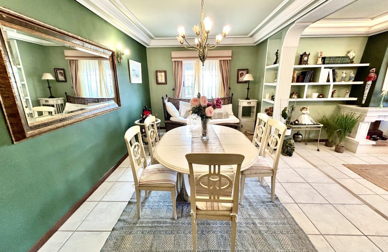 Resale - Villa -
La Mata - Costa Blanca