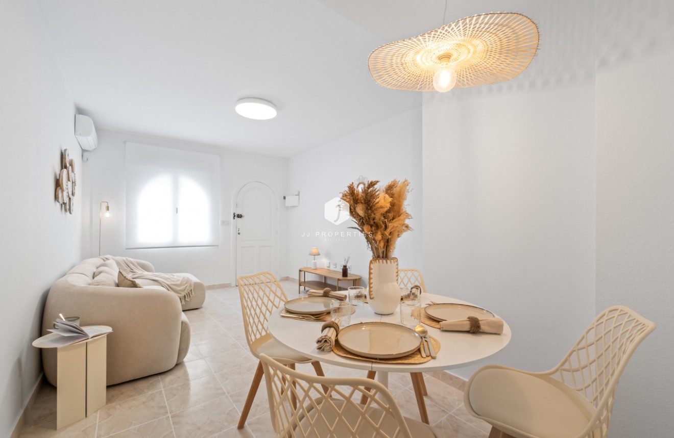 Resale - Chalet -
Playa Flamenca - Costa Blanca