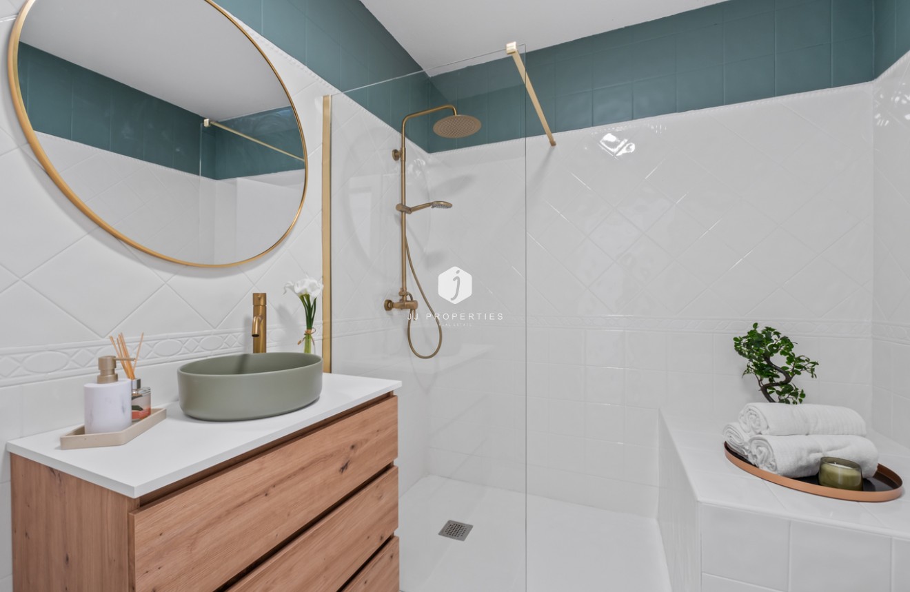 Resale - Chalet -
Playa Flamenca - Costa Blanca