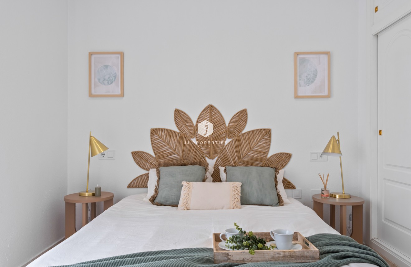 Resale - Chalet -
Playa Flamenca - Costa Blanca