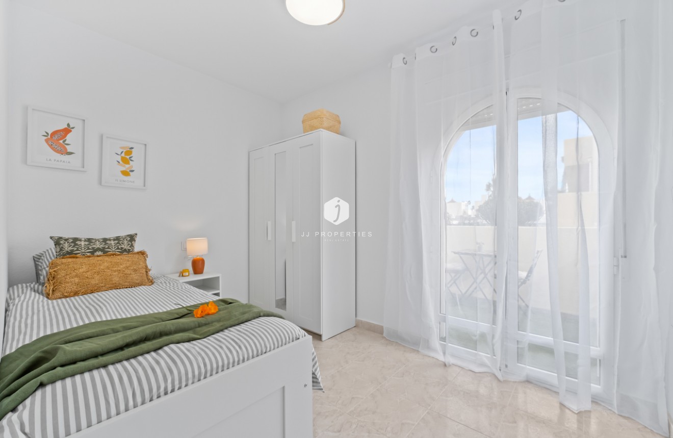Resale - Chalet -
Playa Flamenca - Costa Blanca