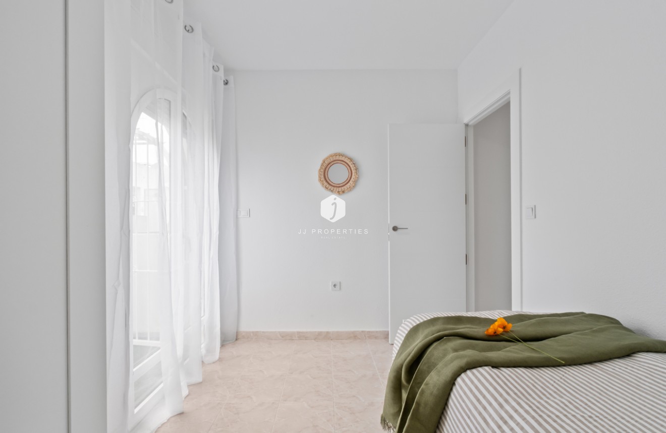 Resale - Chalet -
Playa Flamenca - Costa Blanca