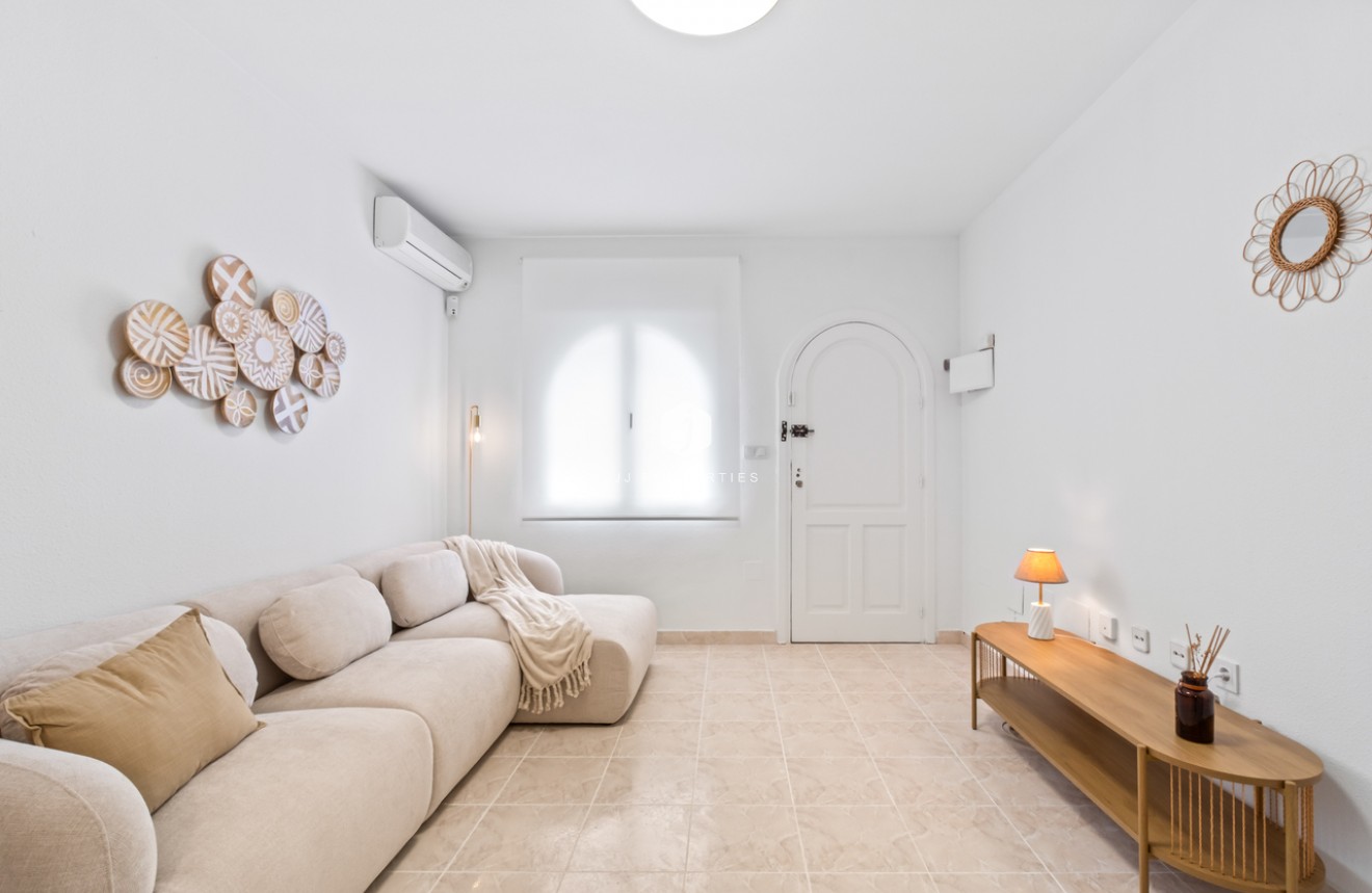 Resale - Chalet -
Playa Flamenca - Costa Blanca