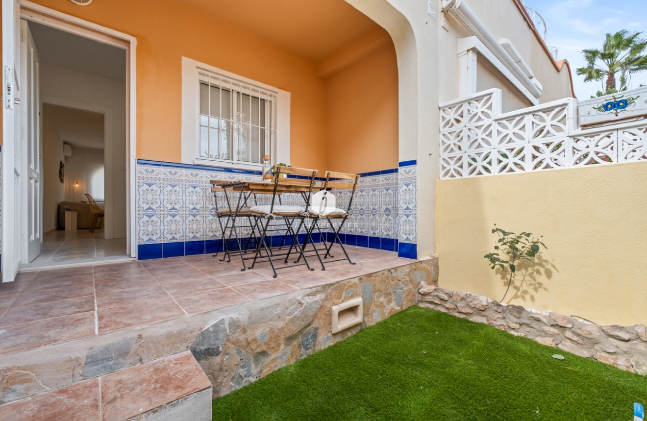 Resale - Chalet -
Playa Flamenca - Costa Blanca
