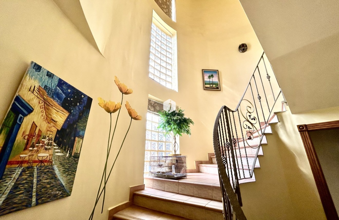 Resale - Villa -
La Mata - Costa Blanca