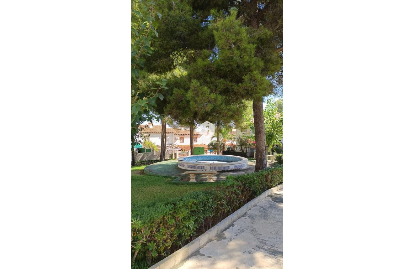 Resale - Chalet -
Torrevieja - Los Balcones