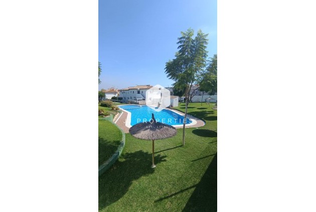 Resale - Chalet -
Torrevieja - Los Balcones