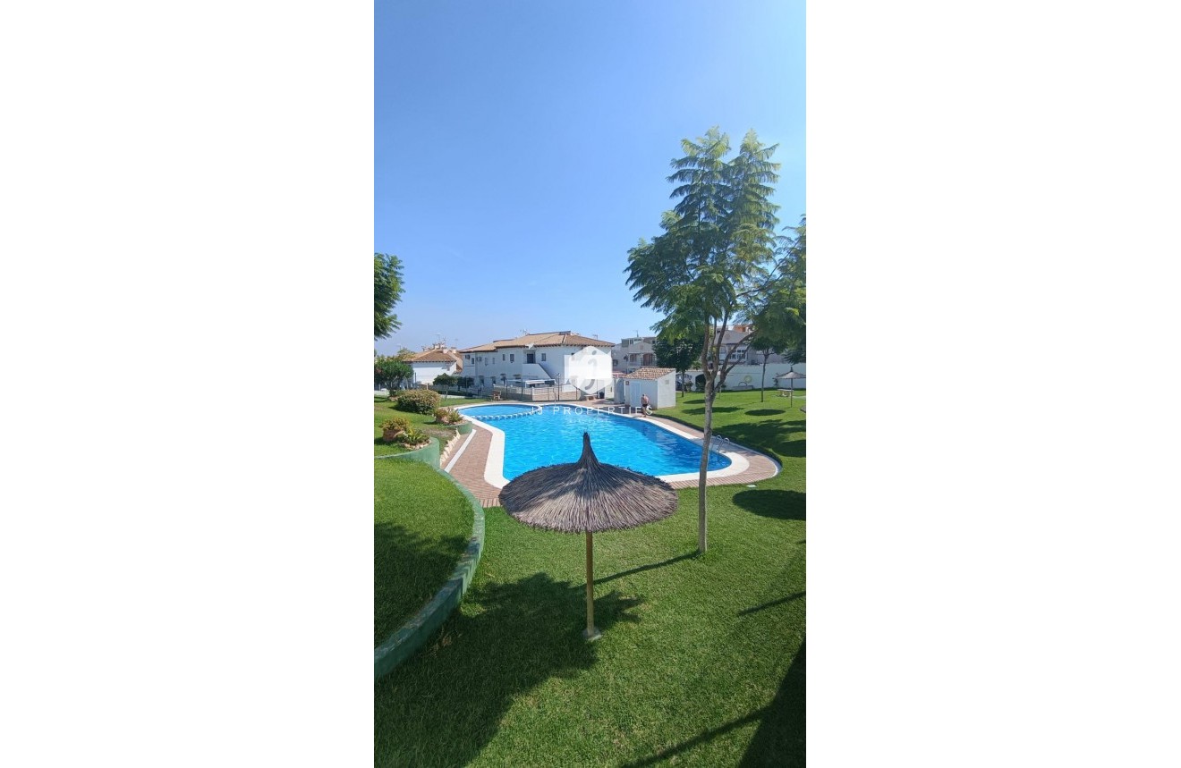 Resale - Chalet -
Torrevieja - Los Balcones