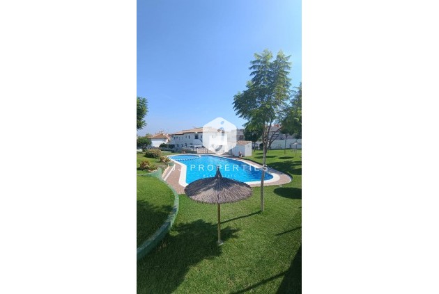 Resale - Chalet -
Torrevieja - Los Balcones