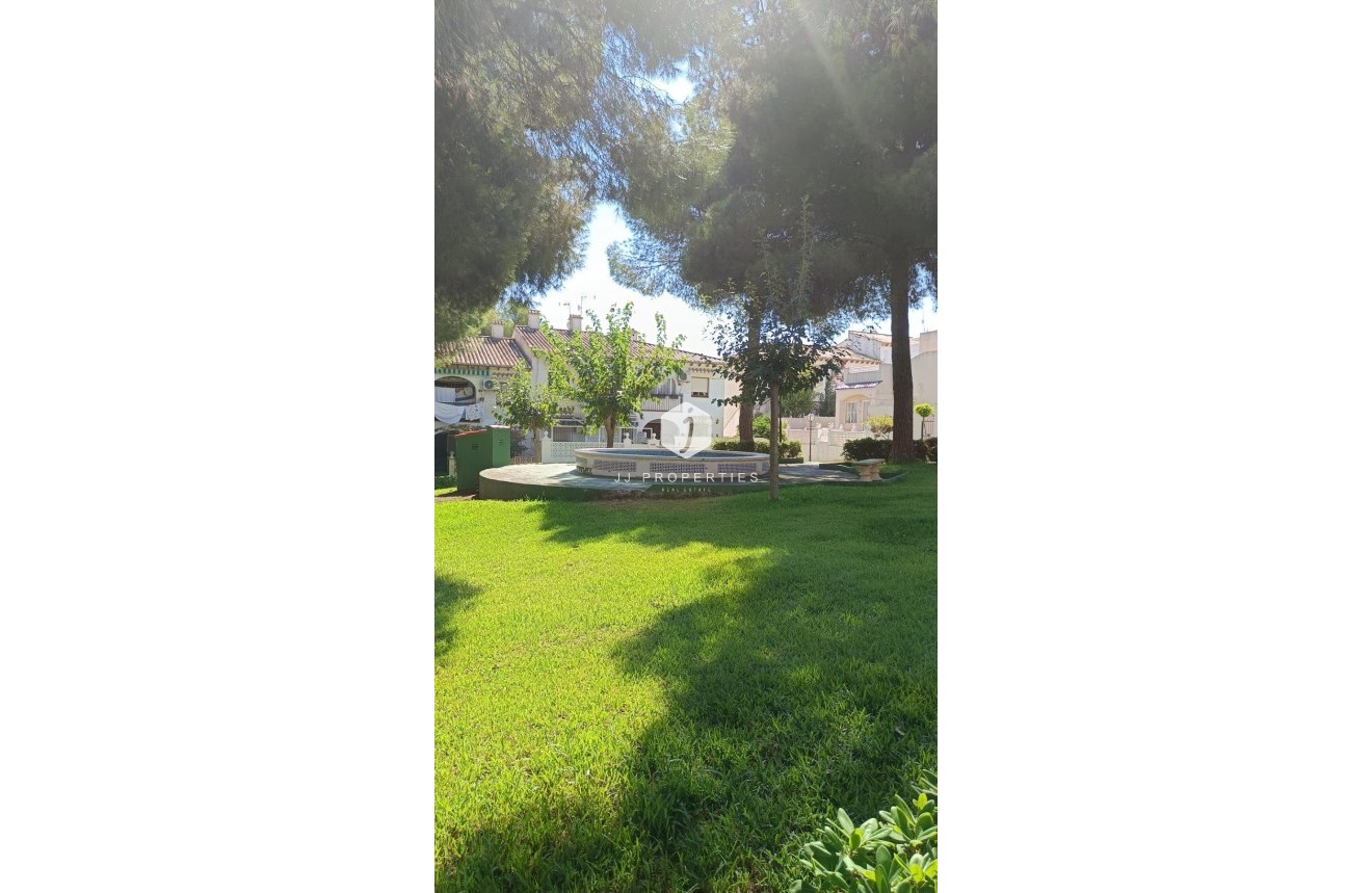 Resale - Chalet -
Torrevieja - Los Balcones