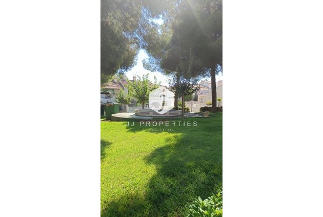 Resale - Chalet -
Torrevieja - Los Balcones