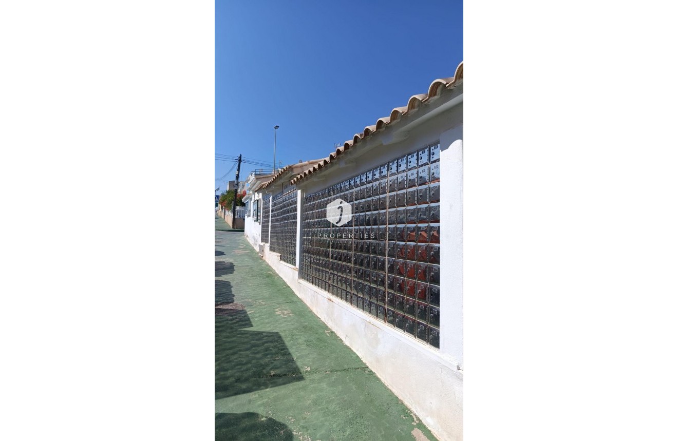 Resale - Chalet -
Torrevieja - Los Balcones
