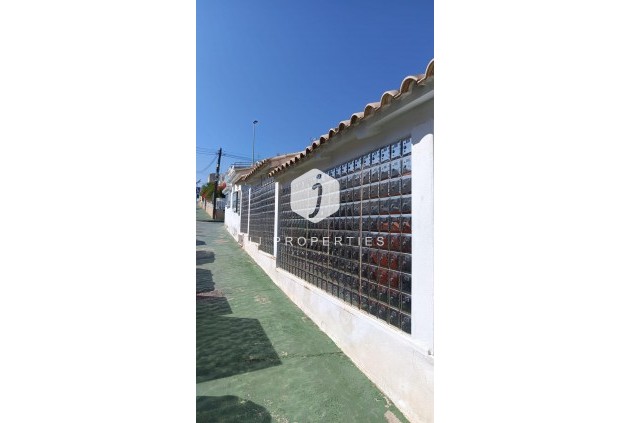 Resale - Chalet -
Torrevieja - Los Balcones