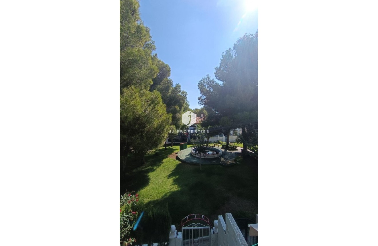 Resale - Chalet -
Torrevieja - Los Balcones