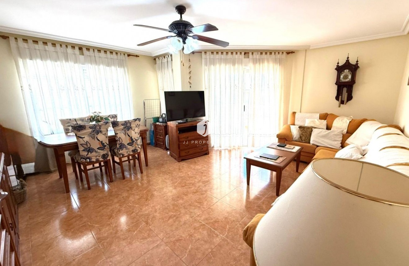 Resale - Apartment / flat -
Torrevieja - Playa del Cura