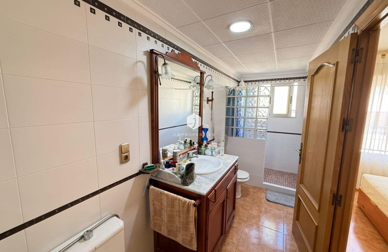 Resale - Apartment / flat -
Torrevieja - Playa del Cura