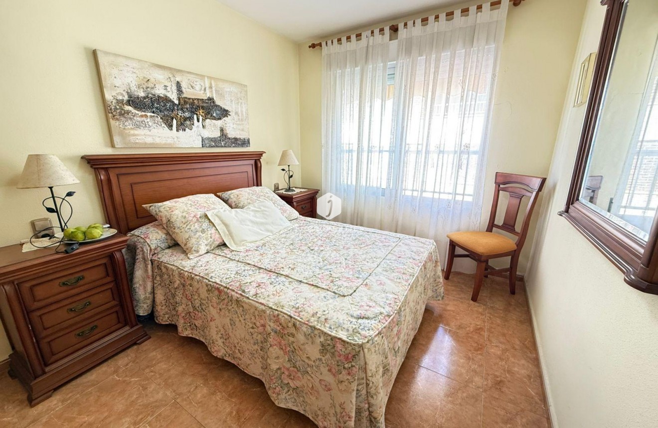 Resale - Apartment / flat -
Torrevieja - Playa del Cura