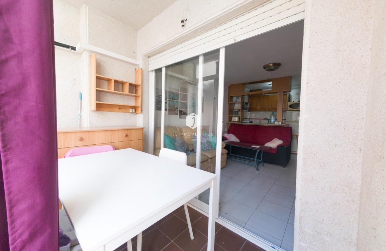 Resale - Apartment / flat -
Torrevieja - Playa del Cura