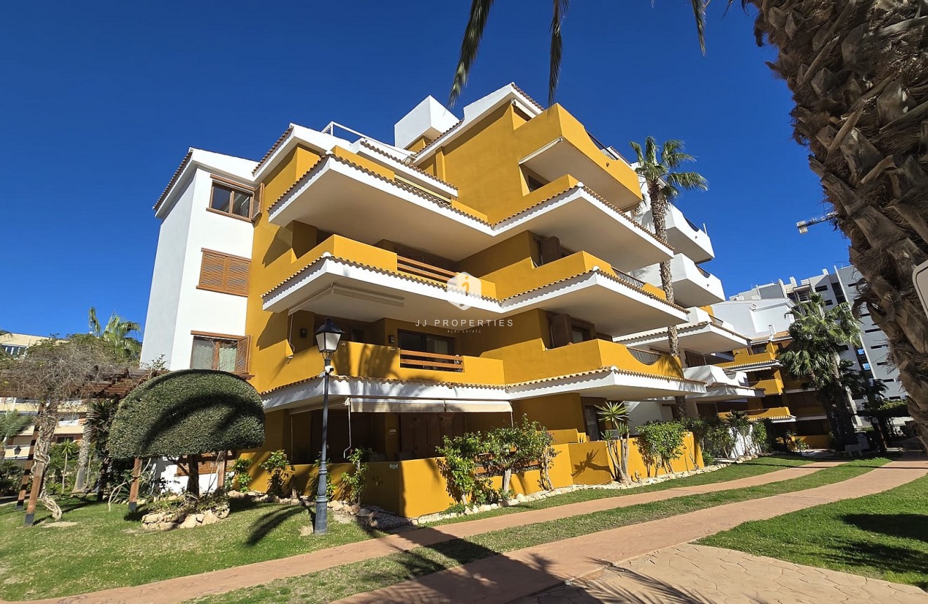 Resale - Apartment / flat -
Punta Prima - Costa Blanca