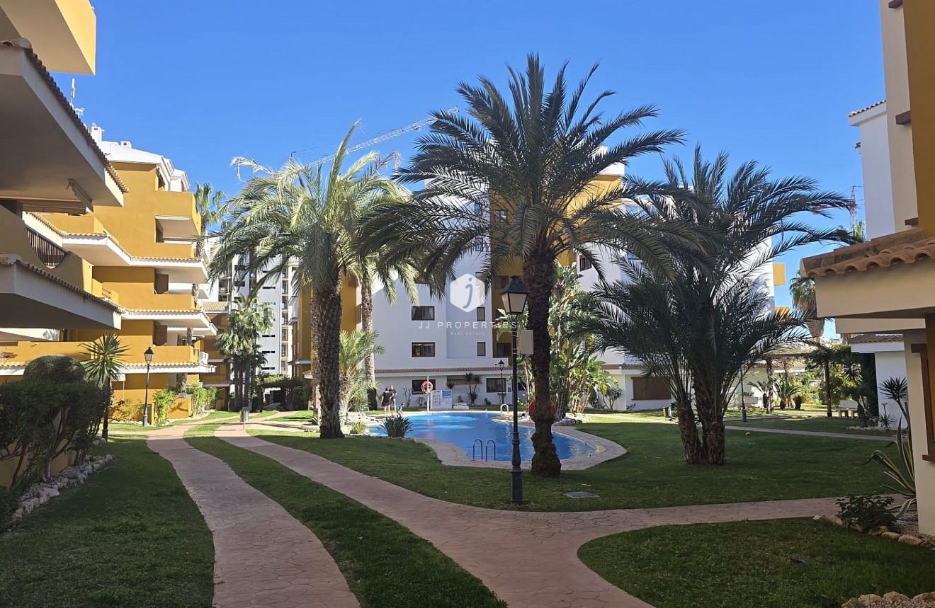 Resale - Apartment / flat -
Punta Prima - Costa Blanca