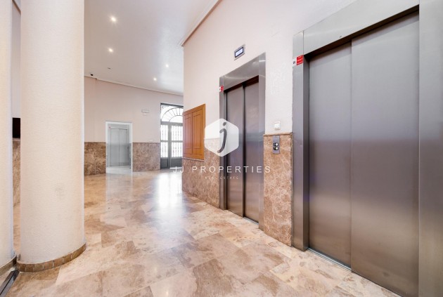 Aus zweiter Hand - Wohnung -
Torrevieja - Centro