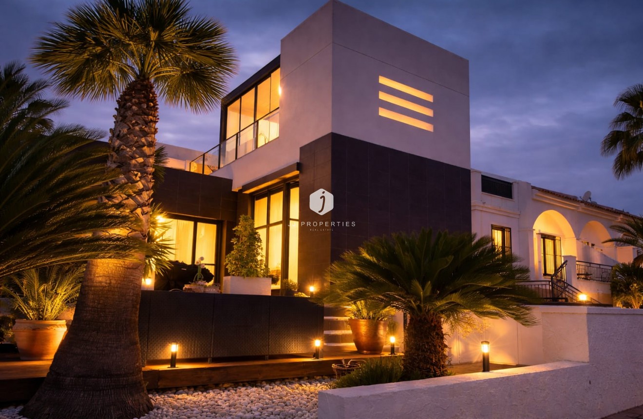 D'occasion - Villa -
Orihuela Costa - Costa Blanca