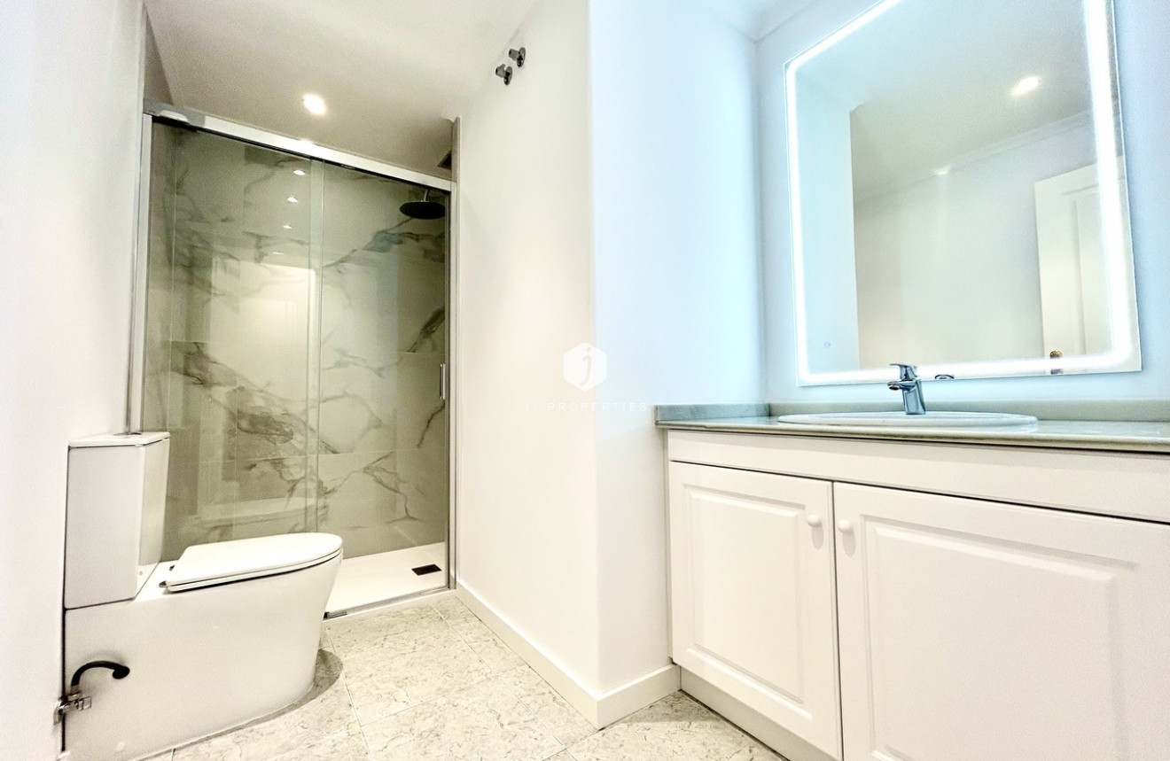 Resale - Apartment / flat -
Campoamor - Costa Blanca