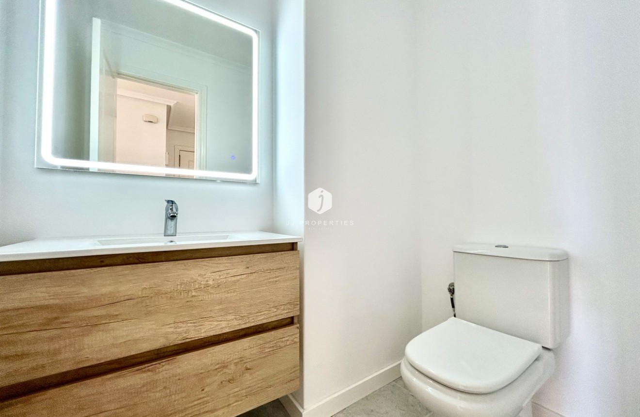 Resale - Apartment / flat -
Campoamor - Costa Blanca