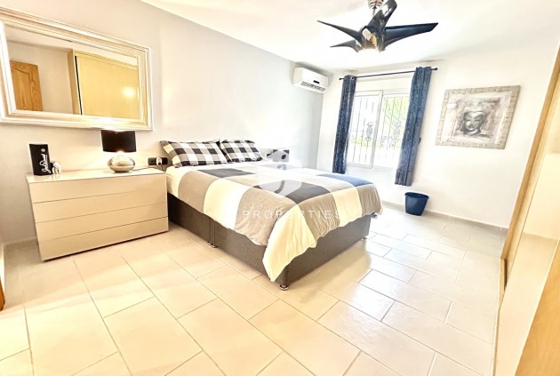 D'occasion - Villa -
Catral - Costa Blanca