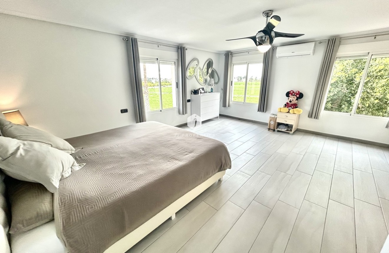 D'occasion - Villa -
Catral - Costa Blanca