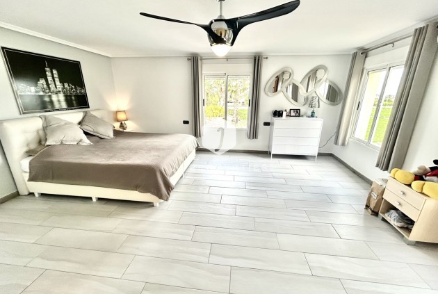 D'occasion - Villa -
Catral - Costa Blanca