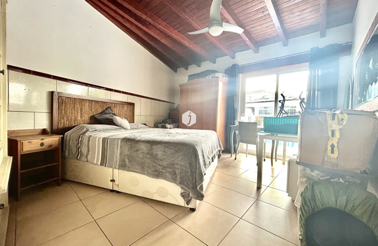 D'occasion - Villa -
Catral - Costa Blanca