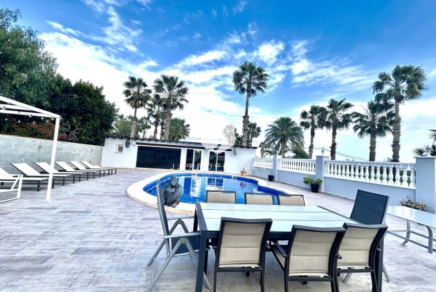 D'occasion - Villa -
Catral - Costa Blanca