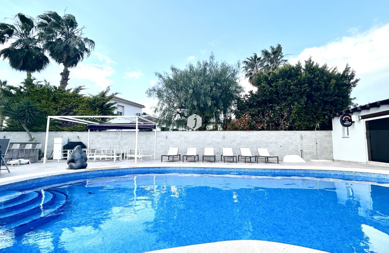 D'occasion - Villa -
Catral - Costa Blanca