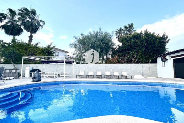 D'occasion - Villa -
Catral - Costa Blanca